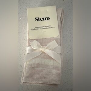 ✨NWT✨Stems: Women’s 2 Pack Conscious Cashmere Socks